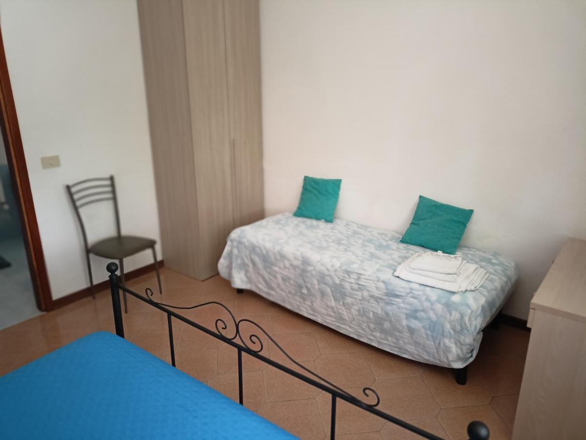 Marco - Camere Con Bagno Privato Vicino Al Centro Foligno Exterior foto