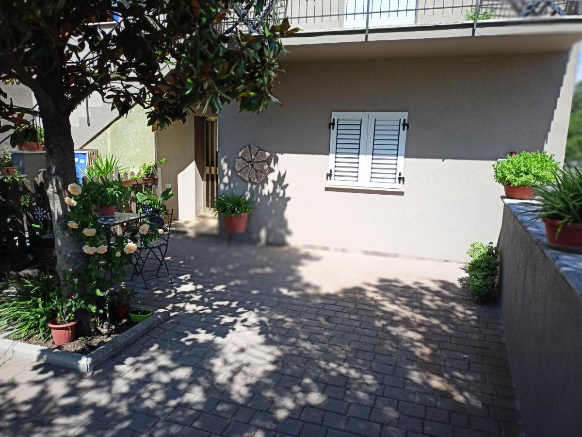 Marco - Camere Con Bagno Privato Vicino Al Centro Foligno Exterior foto
